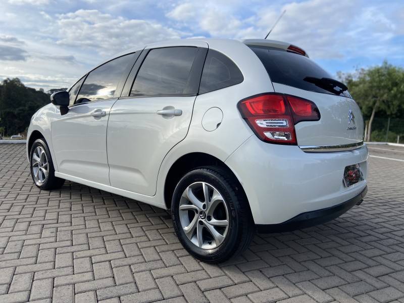 CITROËN - C3 - 2013/2014 - Branca - R$ 39.900,00