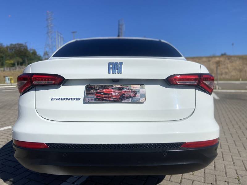 FIAT - CRONOS - 2018/2019 - Branca - R$ 64.900,00