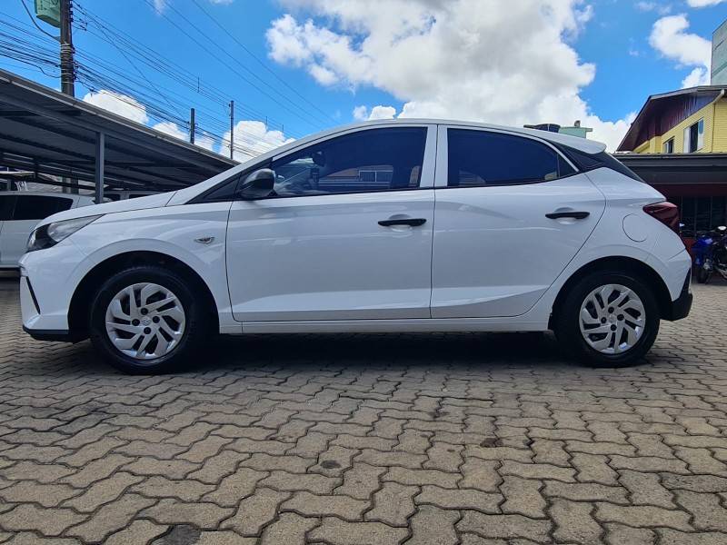HYUNDAI - HB20 - 2023/2024 - Branca - R$ 68.900,00