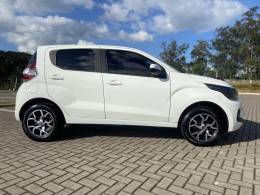 FIAT - MOBI - 2016/2017 - Branca - R$ 39.900,00