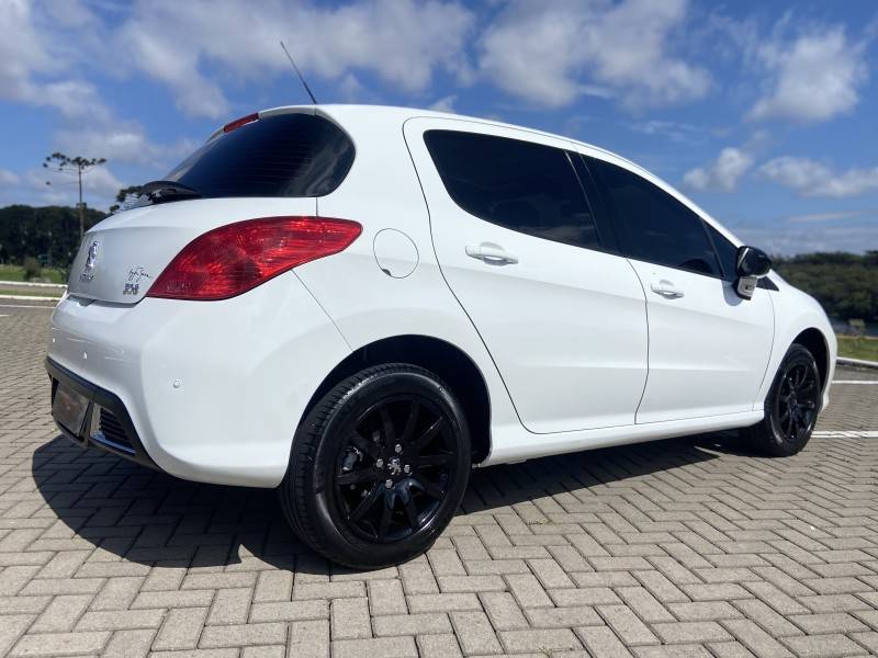 PEUGEOT - 308 - 2013/2014 - Branca - R$ 39.900,00