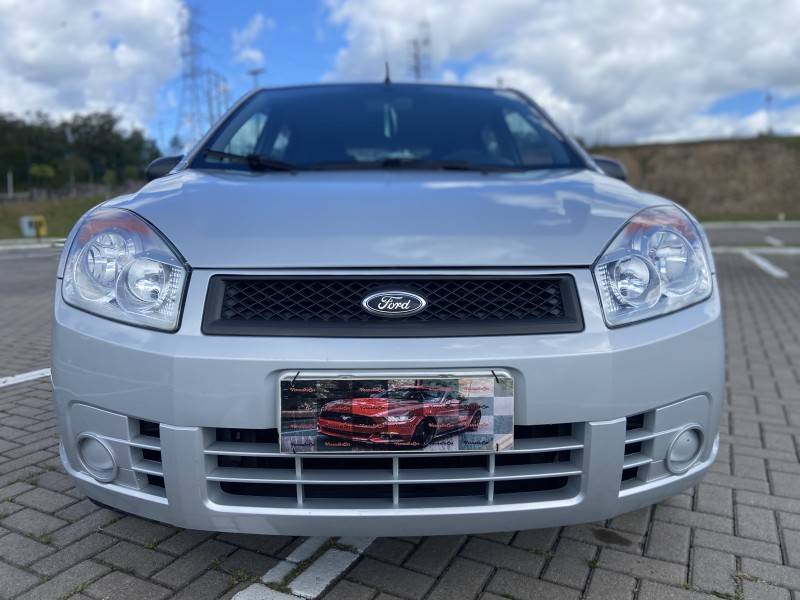 FORD - FIESTA - 2009/2010 - Prata - R$ 21.900,00