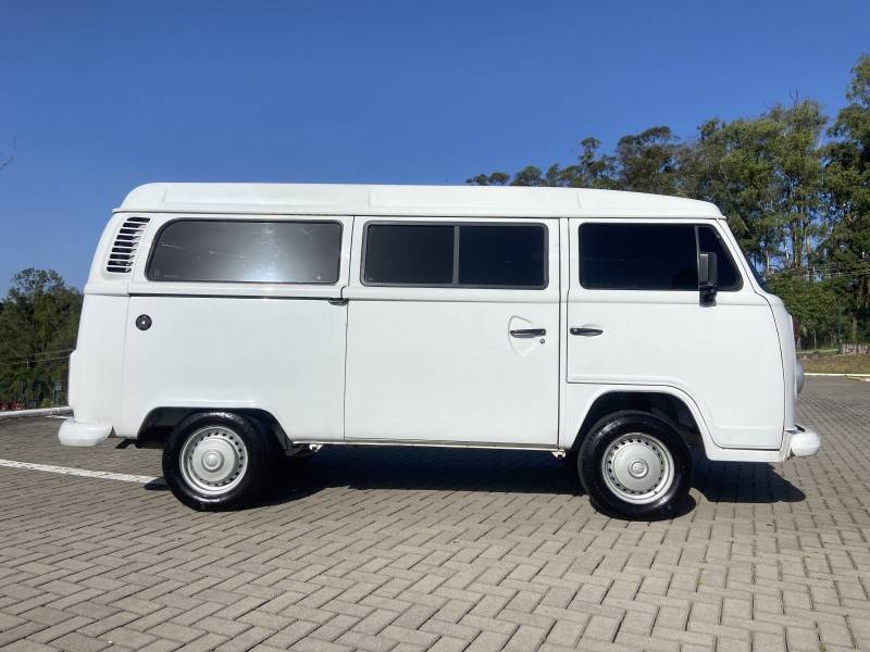 VOLKSWAGEN - KOMBI - 2004/2005 - Branca - R$ 27.900,00