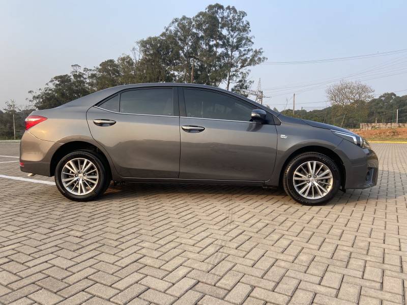 TOYOTA - COROLLA - 2015/2016 - Cinza - R$ 94.900,00