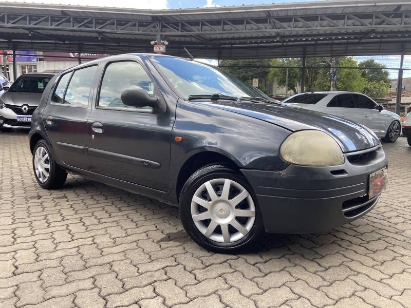 RENAULT - CLIO - 2003/2003 - Cinza - R$ 8.900,00