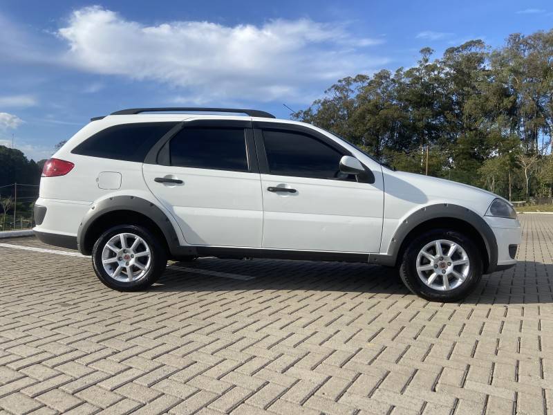 FIAT - PALIO - 2015/2015 - Branca - R$ 36.900,00