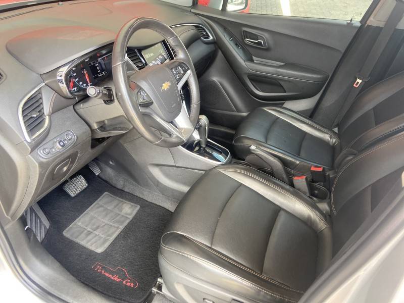 CHEVROLET - TRACKER - 2017/2018 - Prata - R$ 89.900,00