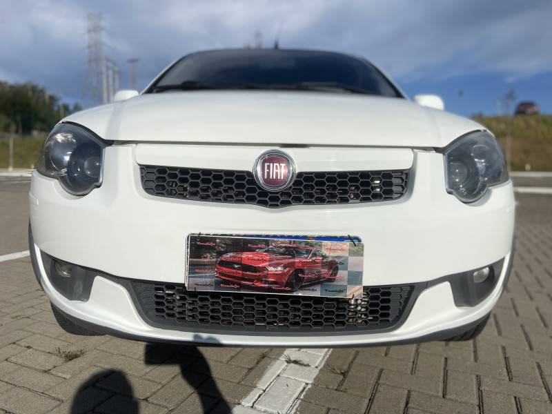 FIAT - PALIO - 2015/2015 - Branca - R$ 36.900,00