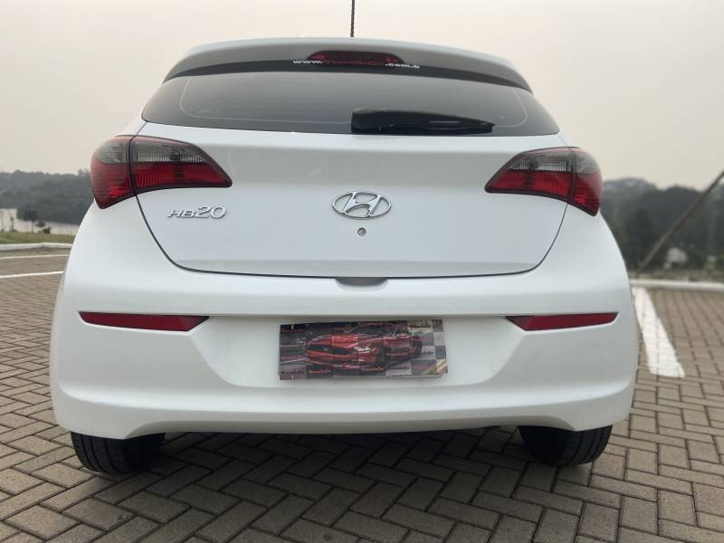 HYUNDAI - HB20 - 2018/2019 - Branca - R$ 53.900,00