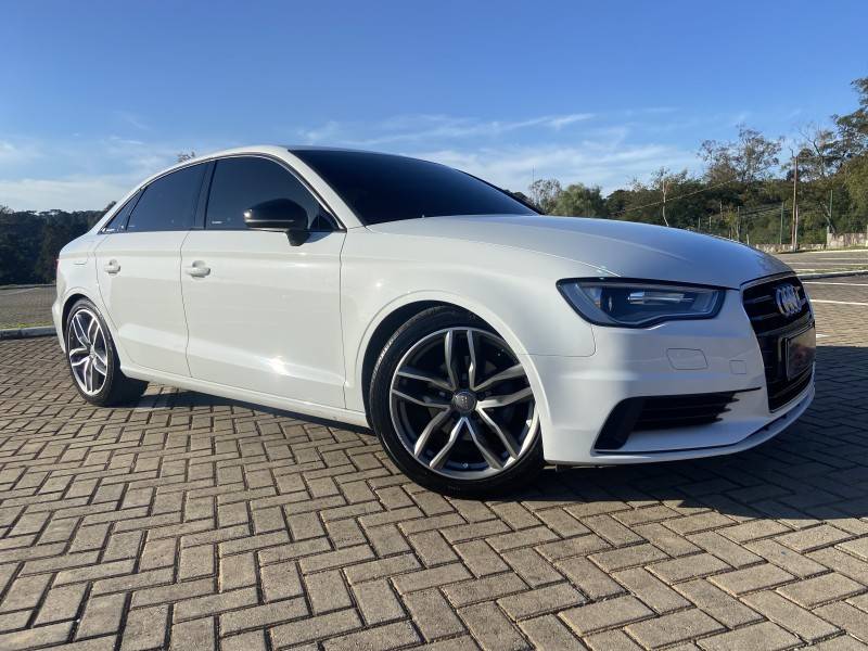AUDI - A3 - 2016/2016 - Branca - R$ 86.900,00
