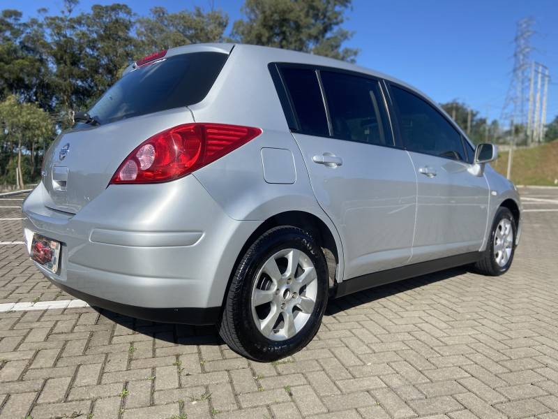 NISSAN - TIIDA - 2008/2008 - Prata - R$ 39.900,00