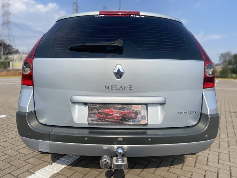 RENAULT - MÉGANE - 2008/2008 - Prata - R$ 27.900,00