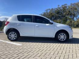 RENAULT - SANDERO - 2017/2018 - Branca - R$ 45.900,00