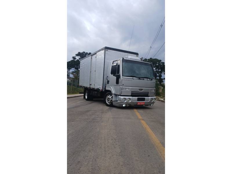 FORD - CARGO 815 - 2009/2009 - Prata - R$ 185.900,00