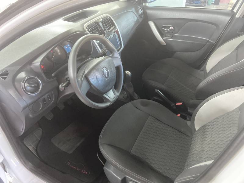 RENAULT - SANDERO - 2017/2018 - Branca - R$ 45.900,00