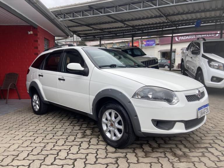 FIAT - PALIO - 2015/2015 - Branca - R$ 39.900,00