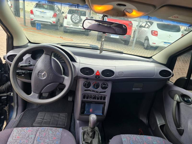 MERCEDES-BENZ - A 160 - 2004/2005 - Preta - R$ 15.900,00