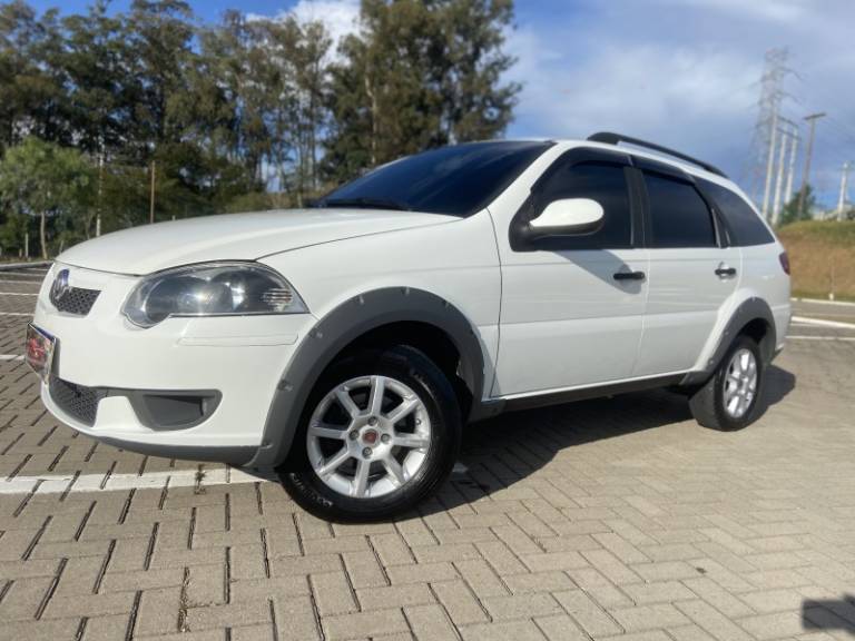 FIAT - PALIO - 2015/2015 - Branca - R$ 36.900,00