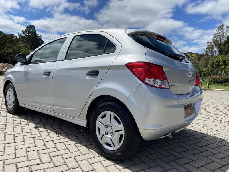 CHEVROLET - ONIX - 2017/2018 - Prata - R$ 46.650,00