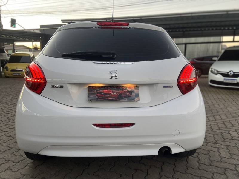 PEUGEOT - 208 - 2017/2018 - Branca - R$ 43.900,00