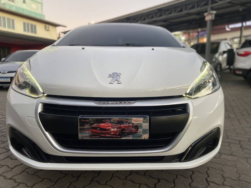 PEUGEOT - 208 - 2017/2018 - Branca - R$ 43.900,00