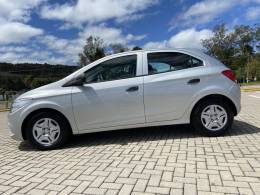 CHEVROLET - ONIX - 2017/2018 - Prata - R$ 46.650,00