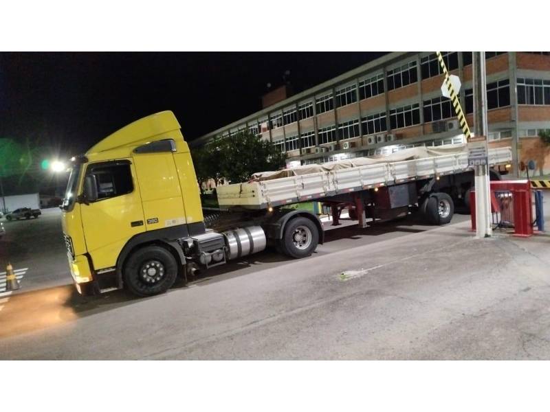 VOLVO - FH-12 - 2002/2002 - Amarela - R$ 149.900,00