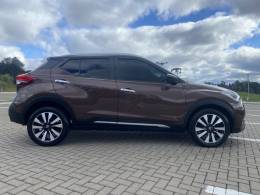 NISSAN - KICKS - 2017/2018 - Marrom - R$ 84.900,00