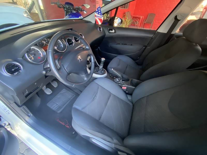 PEUGEOT - 308 - 2013/2014 - Branca - R$ 39.900,00