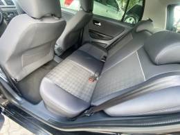 VOLKSWAGEN - FOX - 2016/2016 - Preta - R$ 46.900,00