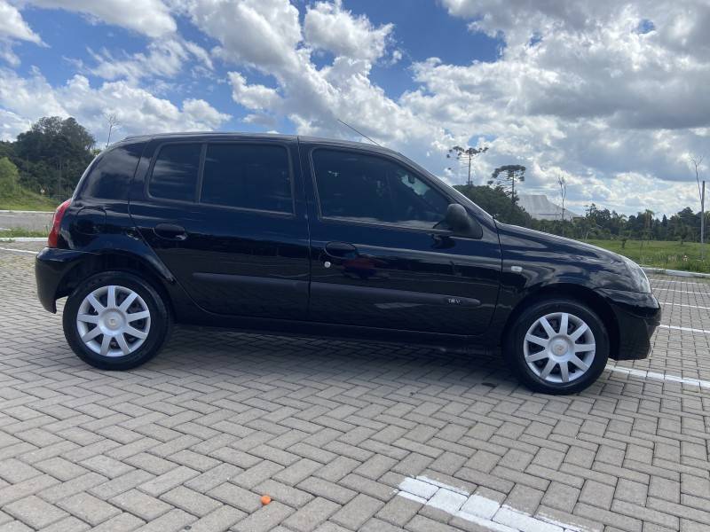 RENAULT - CLIO - 2010/2010 - Preta - R$ 21.900,00