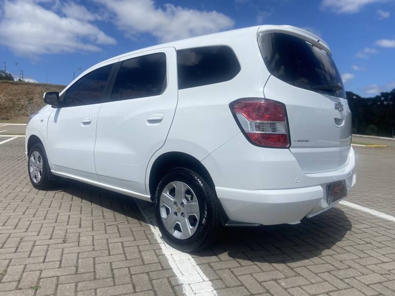 CHEVROLET - SPIN - 2013/2014 - Branca - R$ 42.900,00