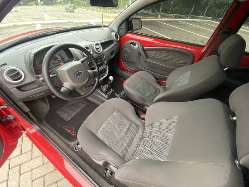 FORD - KA - 2010/2011 - Vermelha - R$ 25.900,00