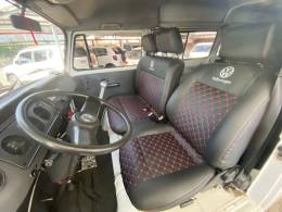 VOLKSWAGEN - KOMBI - 2004/2005 - Branca - R$ 27.900,00