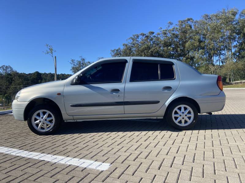 RENAULT - CLIO - 2001/2002 - Prata - R$ 16.900,00