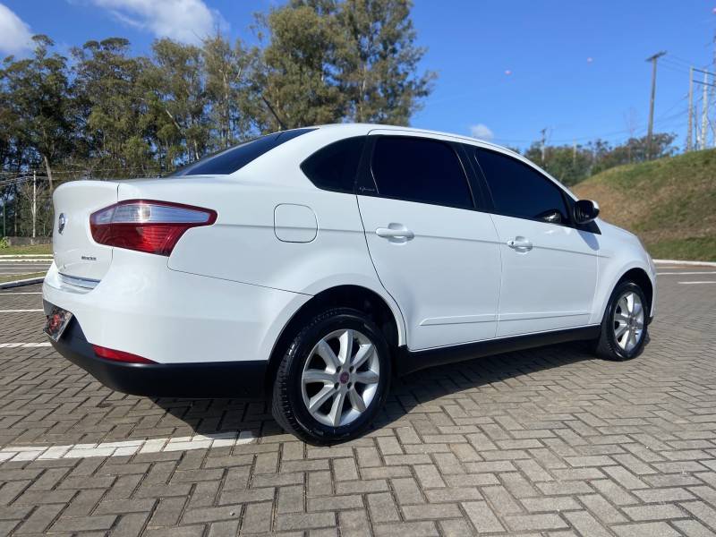 FIAT - SIENA - 2013/2013 - Branca - R$ 37.900,00