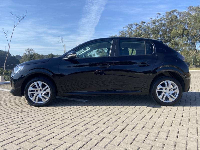 PEUGEOT - 208 - 2022/2023 - Preta - R$ 72.900,00