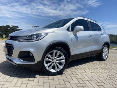 CHEVROLET - TRACKER - 2017/2018 - Prata - R$ 89.900,00