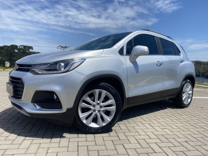 CHEVROLET - TRACKER - 2017/2018 - Prata - R$ 89.900,00
