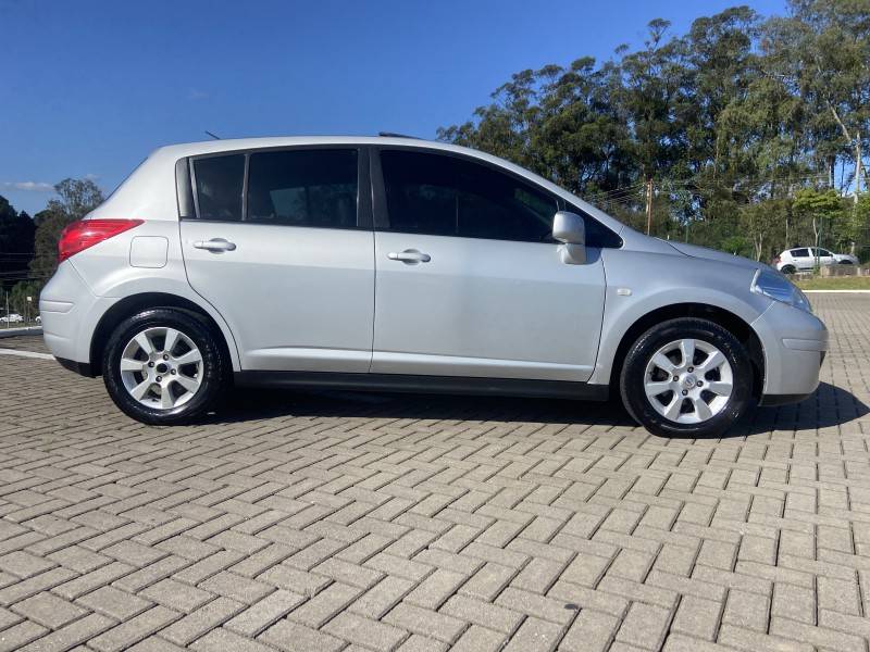 NISSAN - TIIDA - 2008/2008 - Prata - R$ 39.900,00