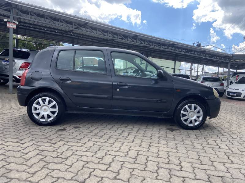 RENAULT - CLIO - 2003/2003 - Cinza - R$ 8.900,00