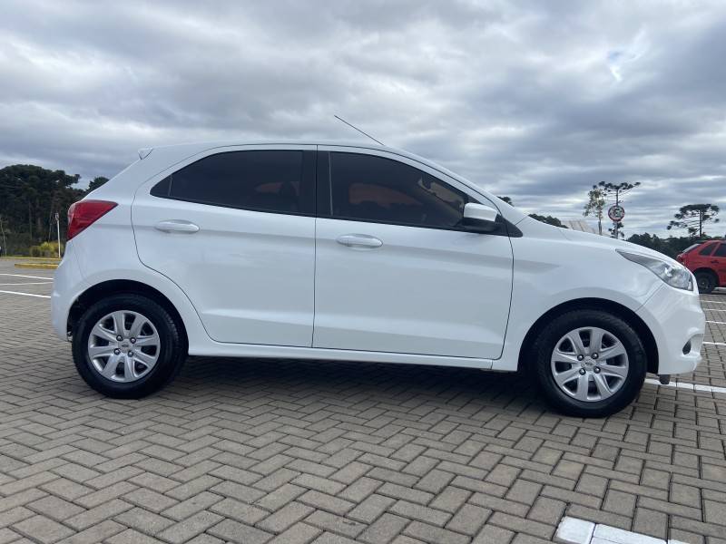 FORD - KA - 2017/2018 - Branca - R$ 44.900,00