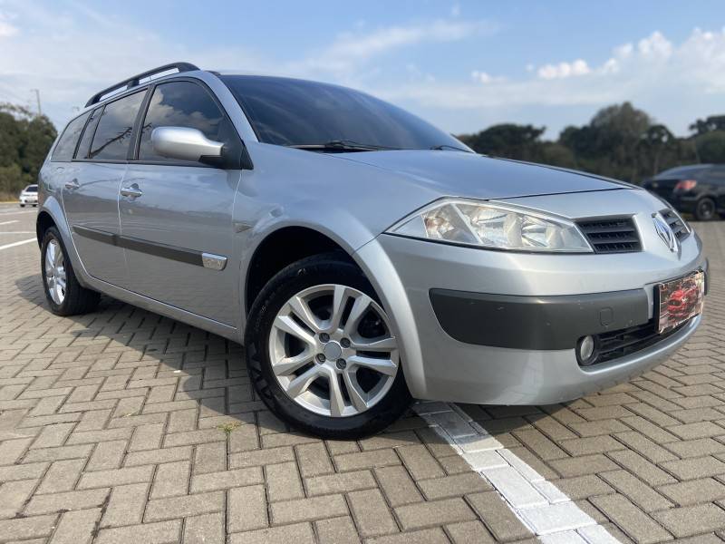 RENAULT - MÉGANE - 2008/2008 - Prata - R$ 26.900,00