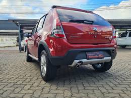 RENAULT - SANDERO - 2013/2014 - Vermelha - R$ 43.900,00