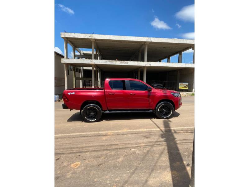 TOYOTA - HILUX - 2020/2021 - Vermelha - R$ 206.900,00
