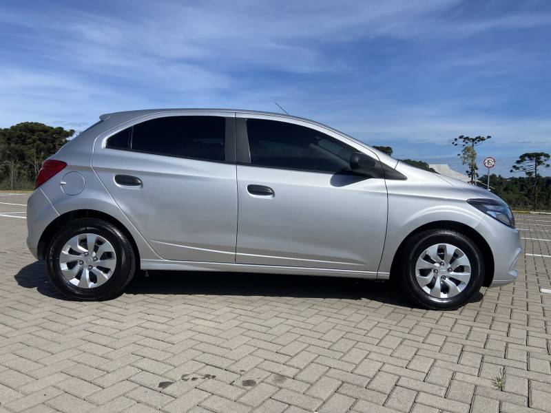 CHEVROLET - ONIX - 2019/2019 - Prata - R$ 48.900,00