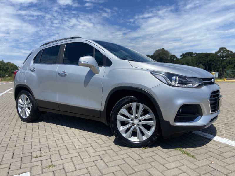 CHEVROLET - TRACKER - 2017/2018 - Prata - R$ 89.900,00