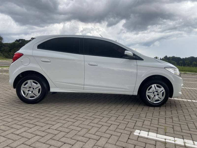 CHEVROLET - ONIX - 2014/2014 - Branca - R$ 36.900,00