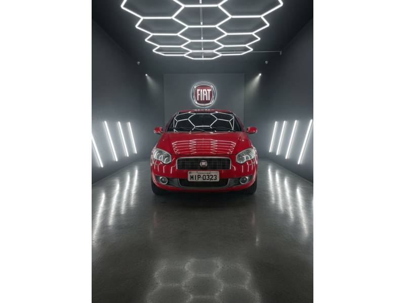 FIAT - SIENA - 2012/2012 - Vermelha - R$ 28.900,00