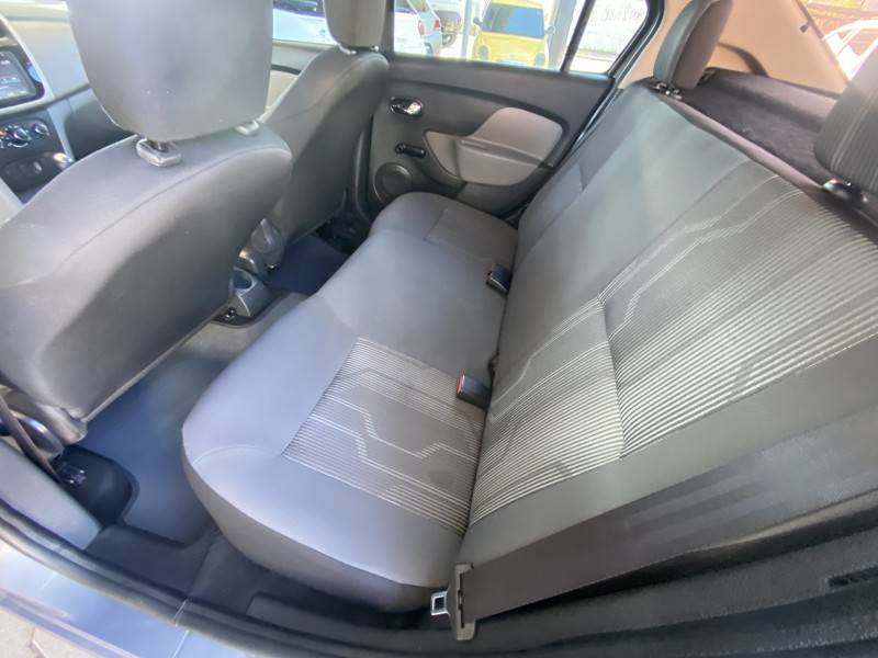 RENAULT - LOGAN - 2016/2017 - Cinza - R$ 46.900,00